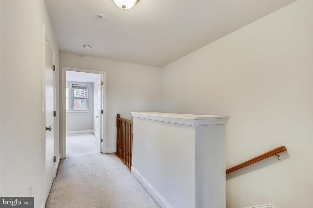 1633 N COLONIAL TERRACE 402