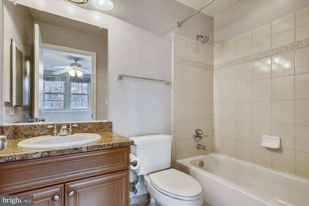 1633 N COLONIAL TERRACE 402