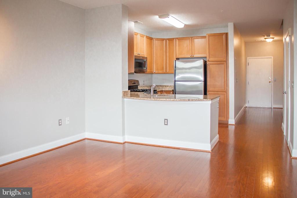 1633 N COLONIAL TERRACE 402