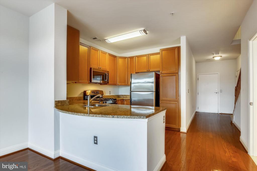 1633 N COLONIAL TERRACE 402