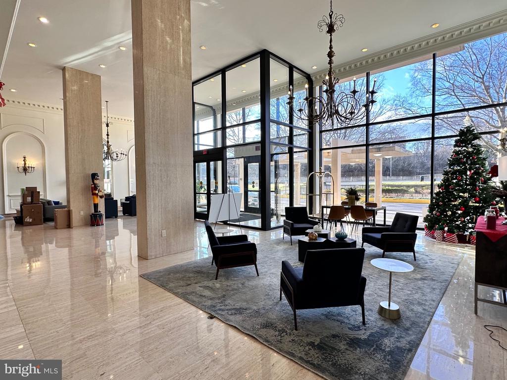1300 ARMY NAVY DRIVE 427