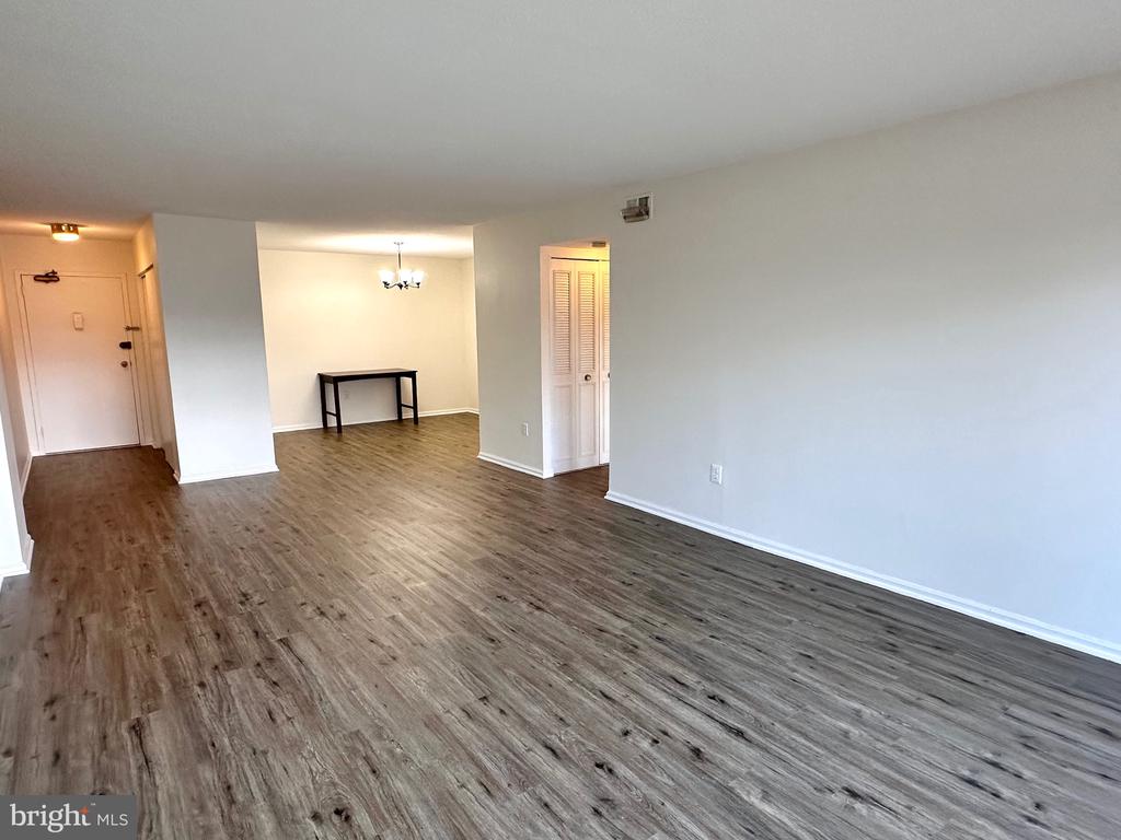 1300 ARMY NAVY DRIVE 427