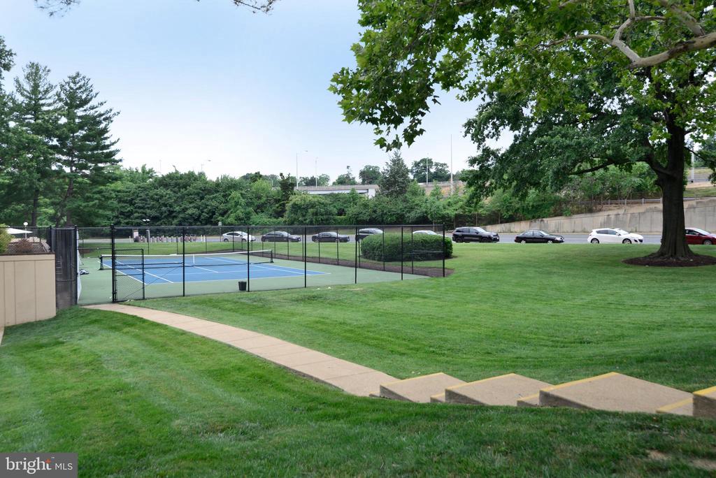 1300 ARMY NAVY DRIVE 427