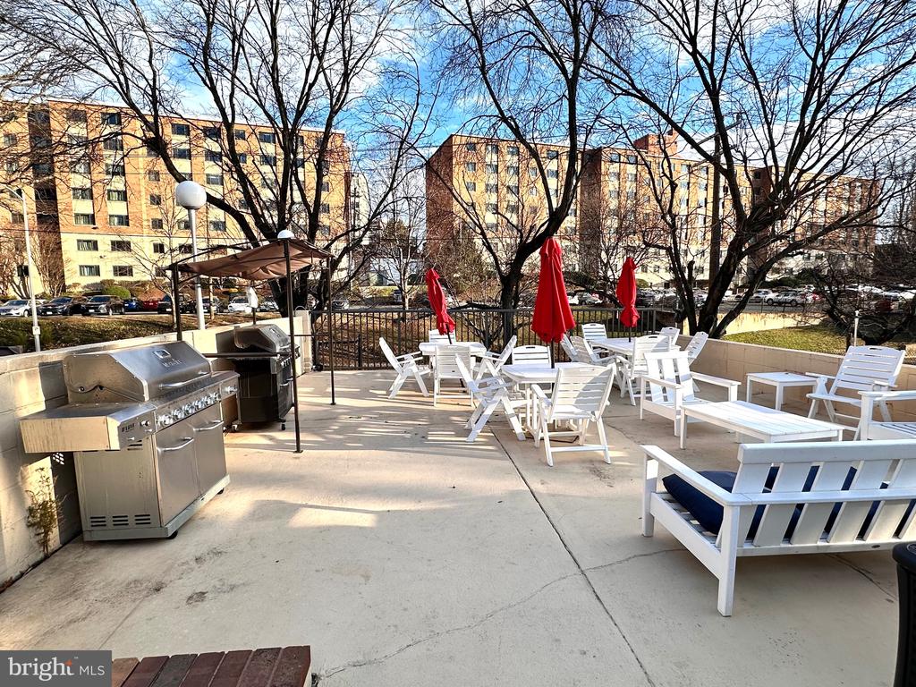 1300 ARMY NAVY DRIVE 427