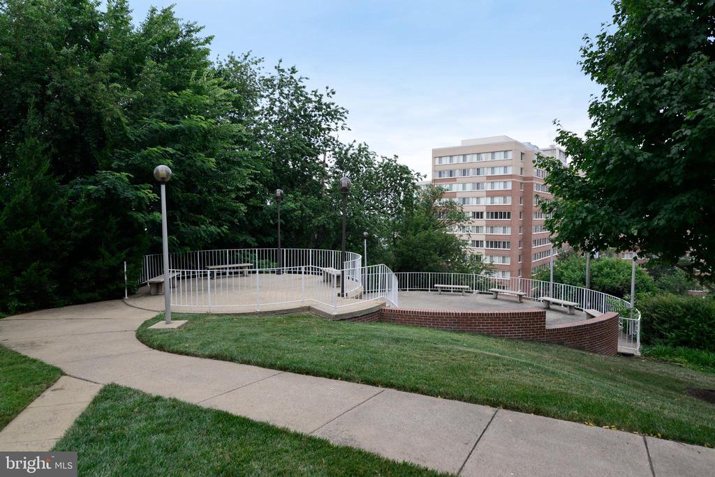 1300 ARMY NAVY DRIVE 427