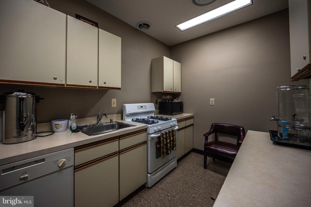 4141 N HENDERSON ROAD 127