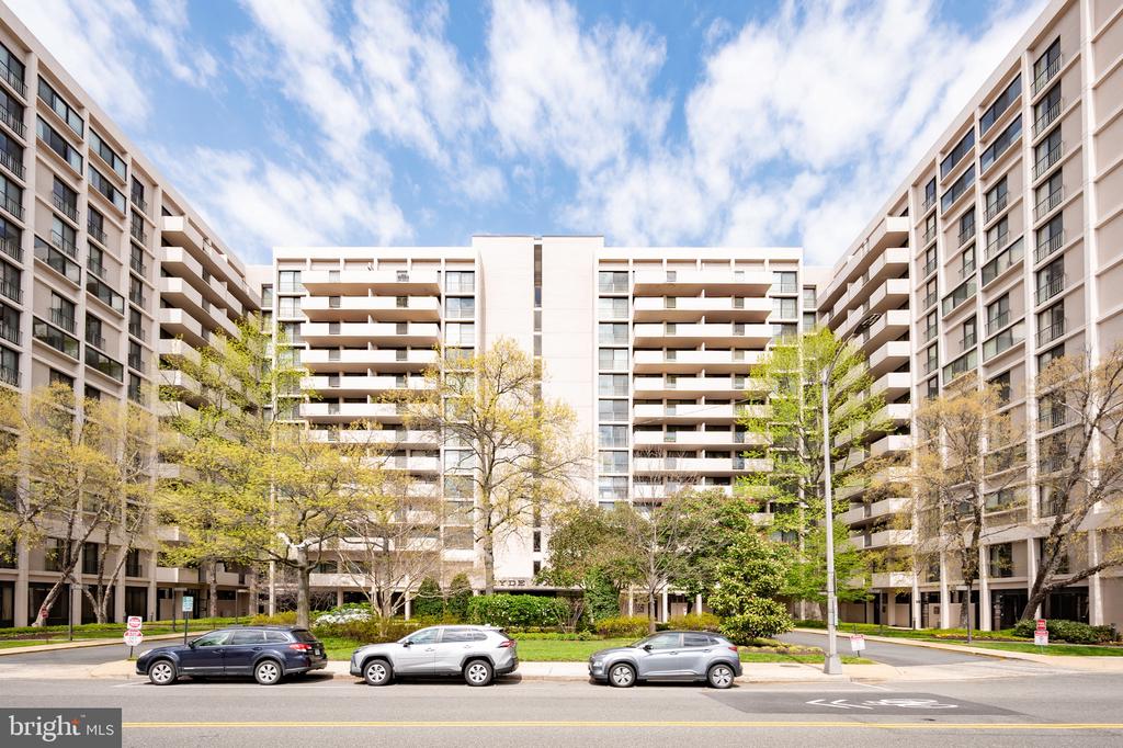 4141 N HENDERSON ROAD 127