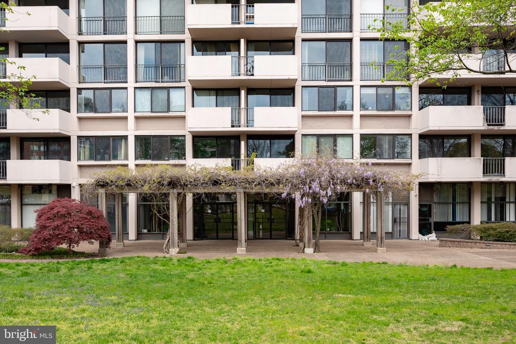 4141 N HENDERSON ROAD 127