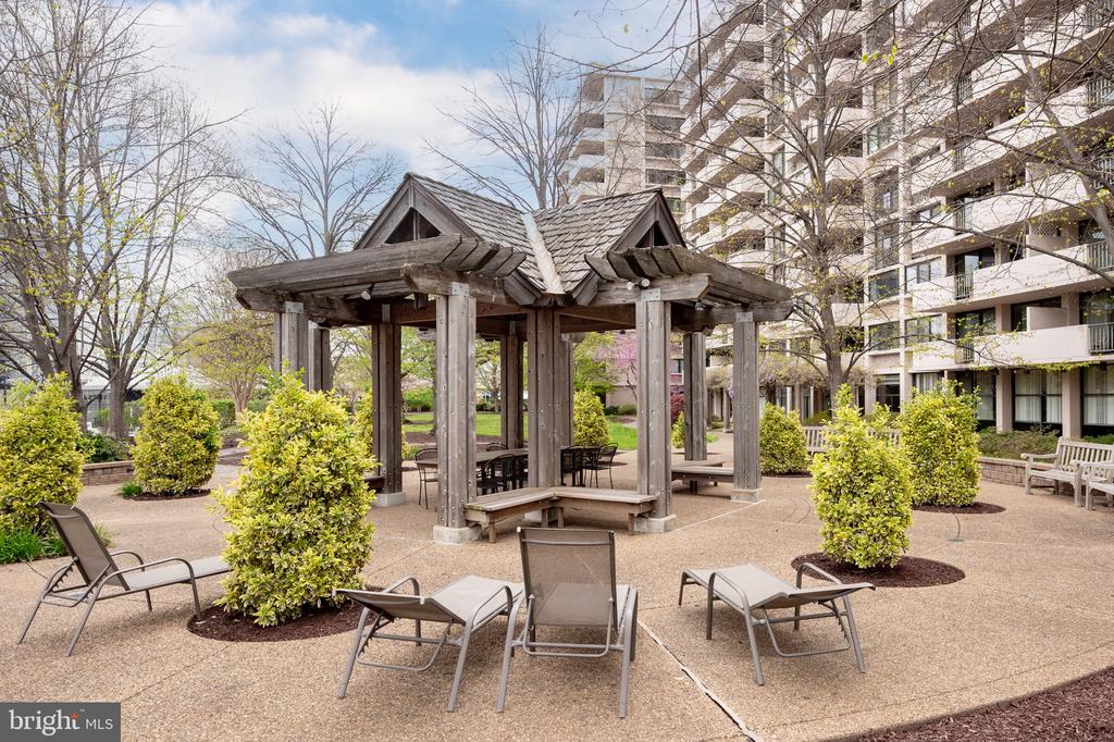 4141 N HENDERSON ROAD 127