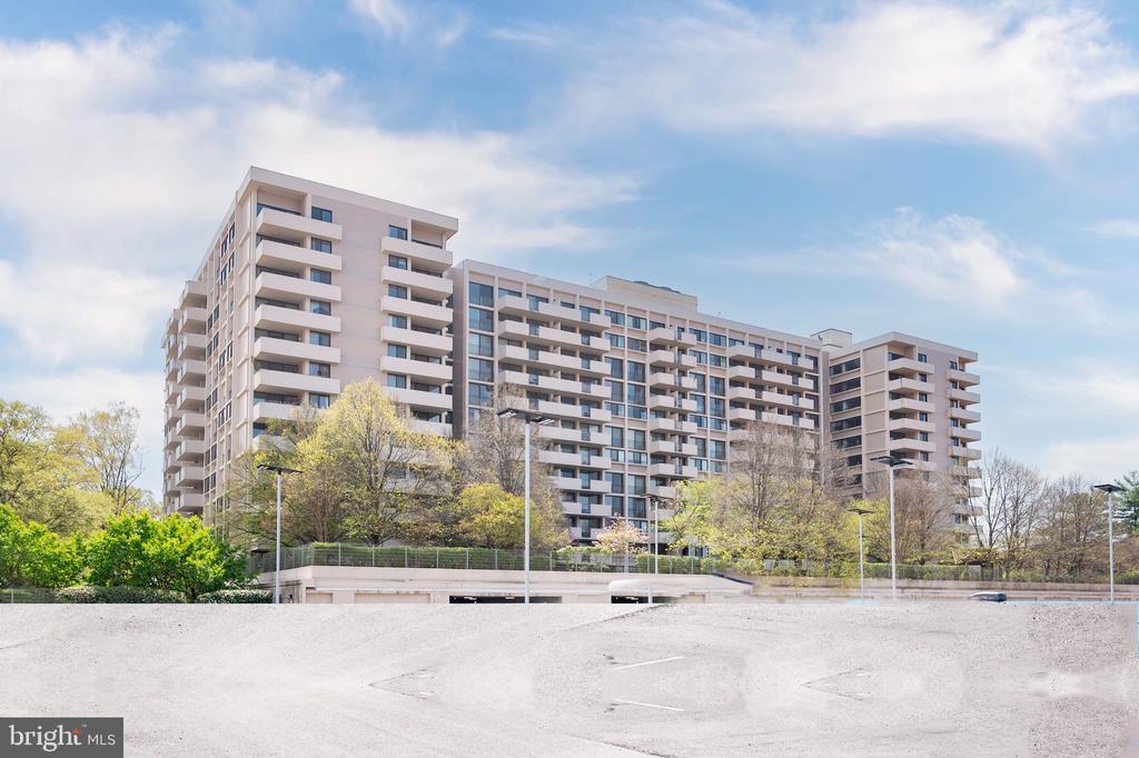 4141 N HENDERSON ROAD 127