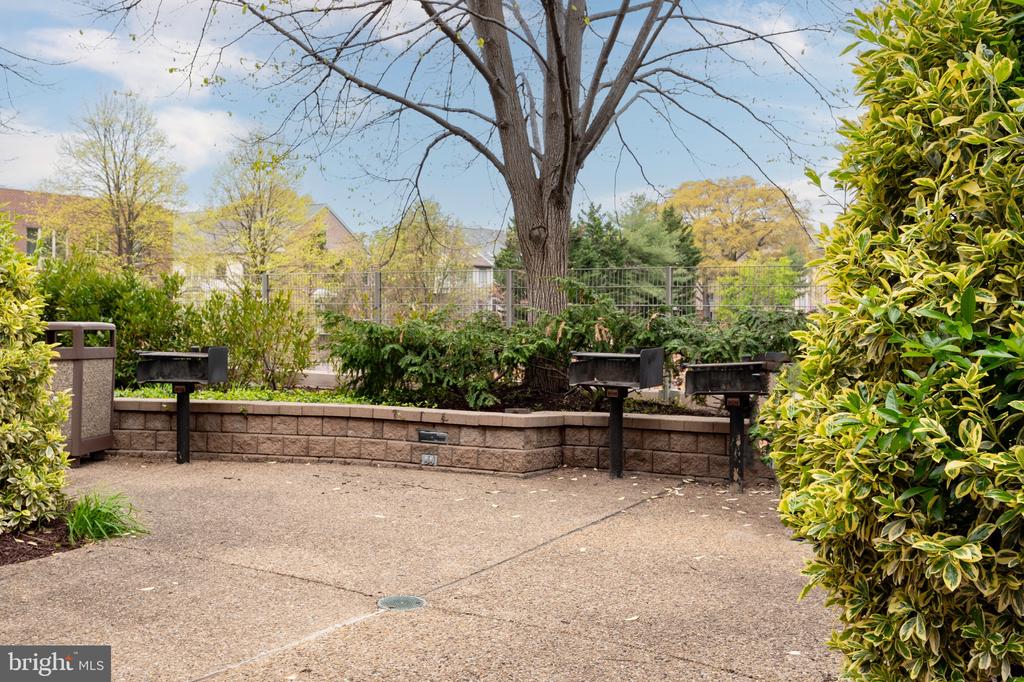 4141 N HENDERSON ROAD 127