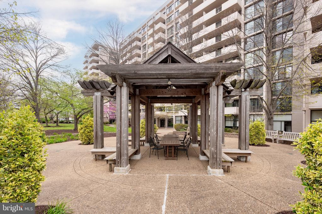 4141 N HENDERSON ROAD 127