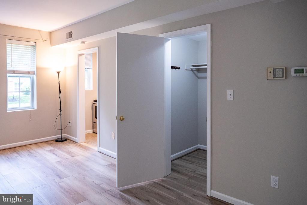 1721 N QUEENS LANE 1-104