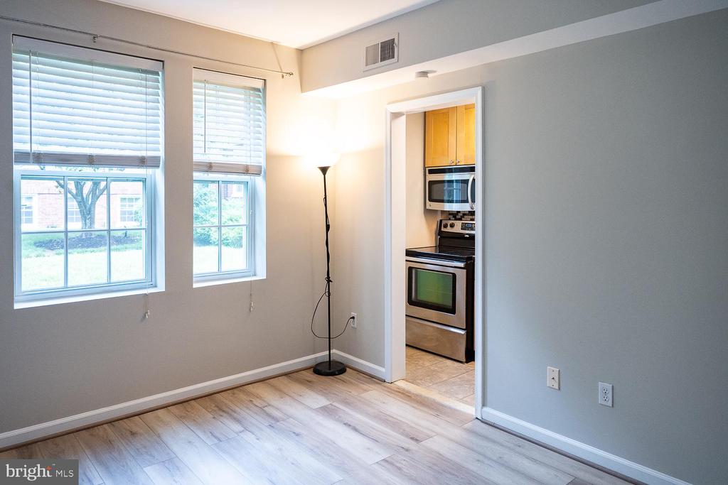 1721 N QUEENS LANE 1-104
