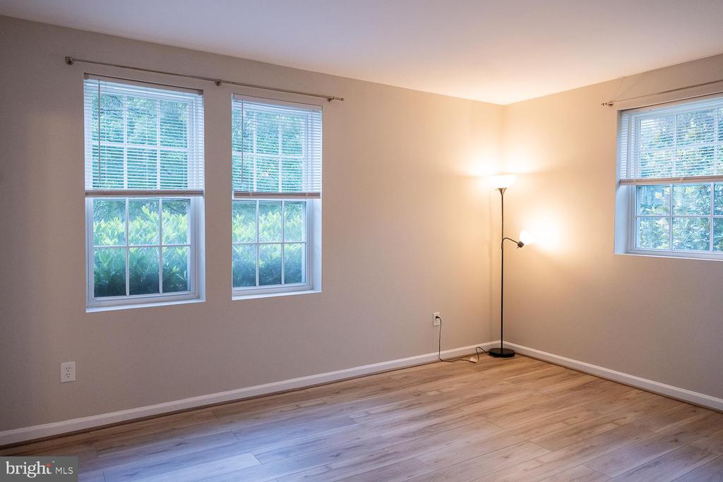 1721 N QUEENS LANE 1-104