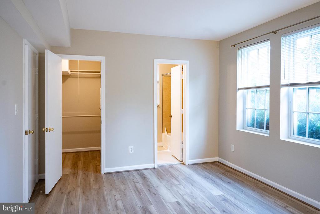 1721 N QUEENS LANE 1-104
