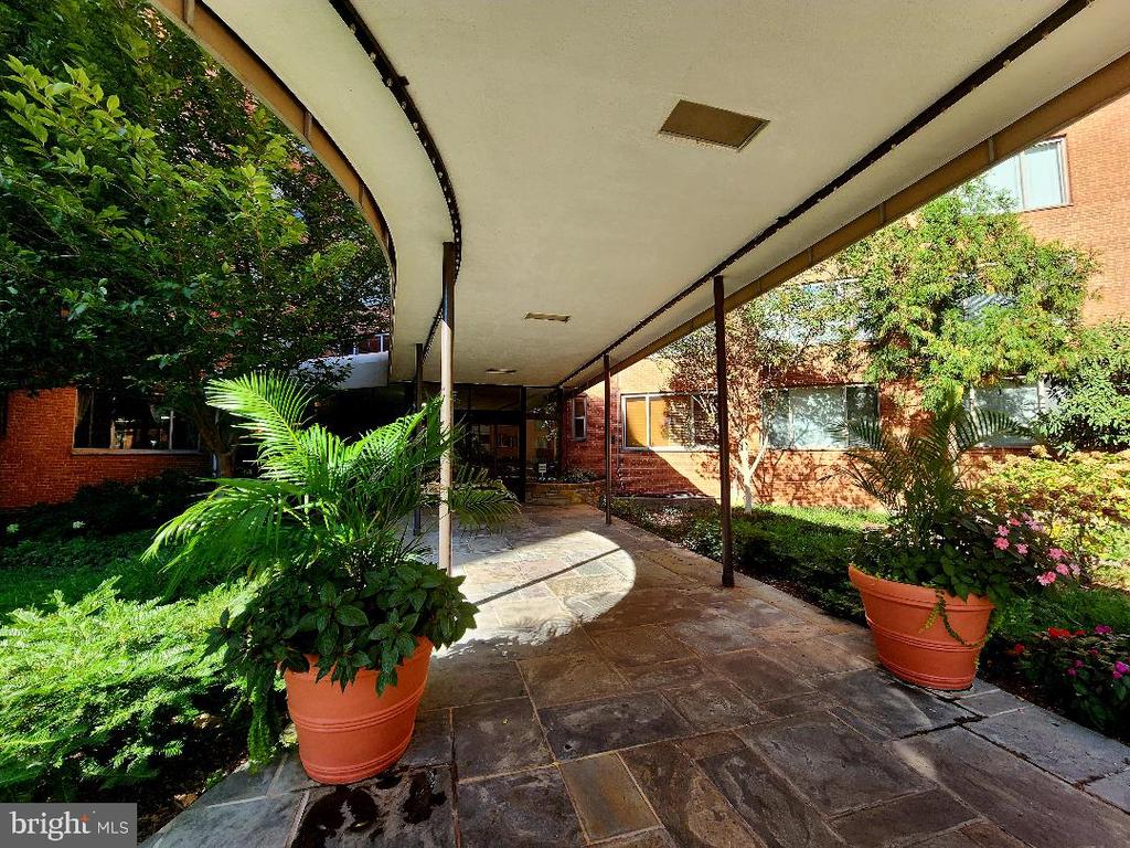 1121 ARLINGTON BOULEVARD 928