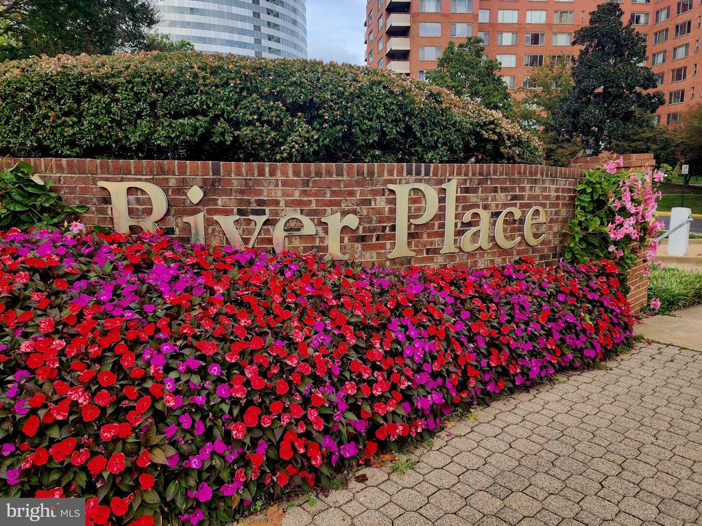 1121 ARLINGTON BOULEVARD 928