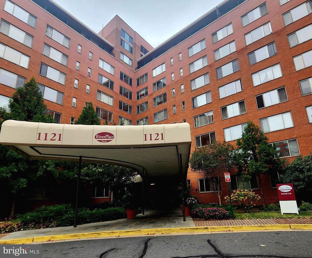 1121 ARLINGTON BOULEVARD 928