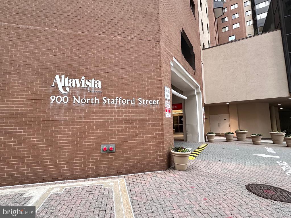 900 N STAFFORD STREET 2632