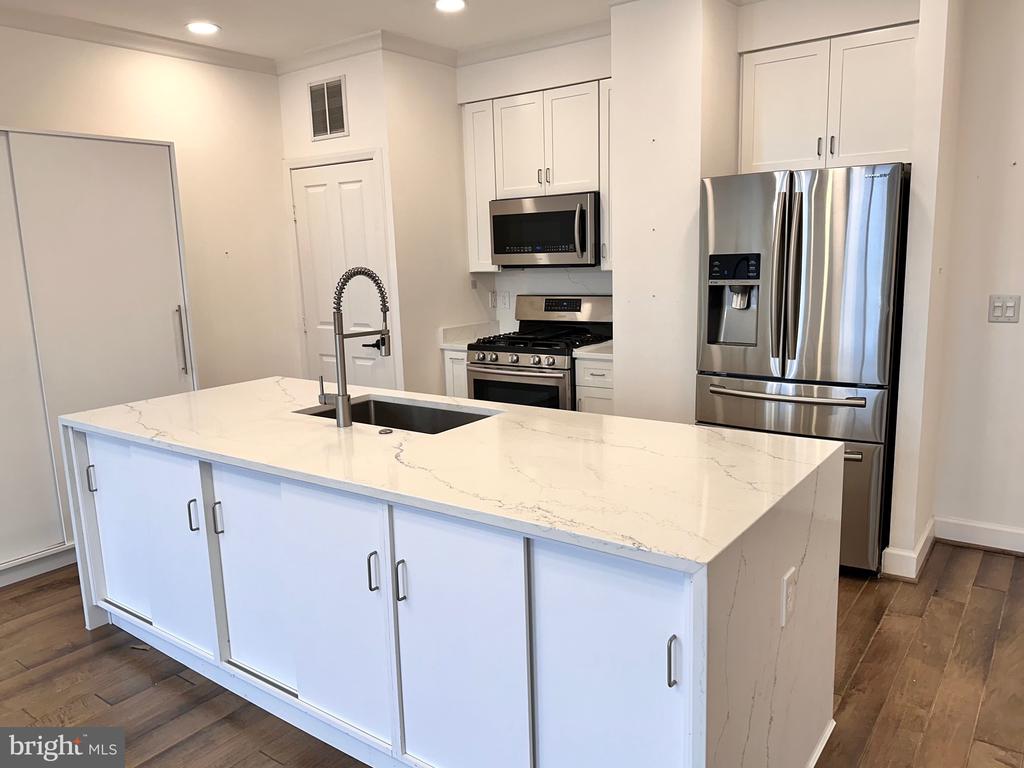 1220 N FILLMORE STREET PH08