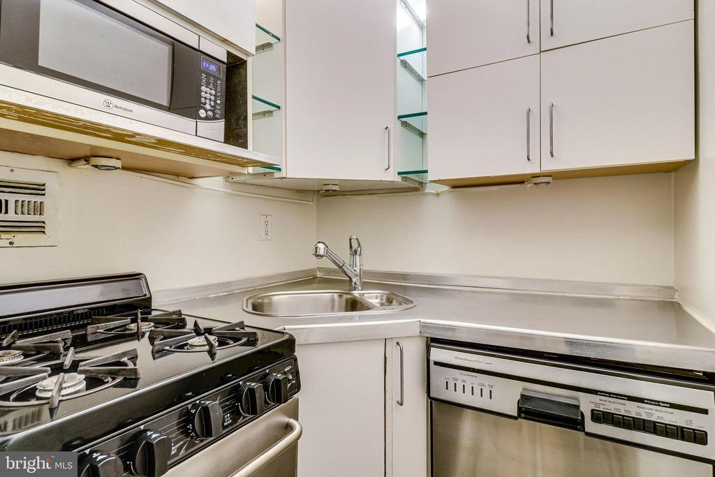 1111 ARLINGTON BOULEVARD 812