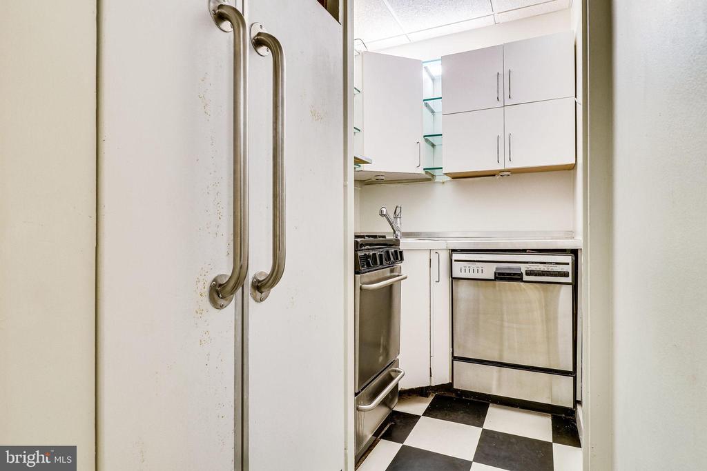 1111 ARLINGTON BOULEVARD 812