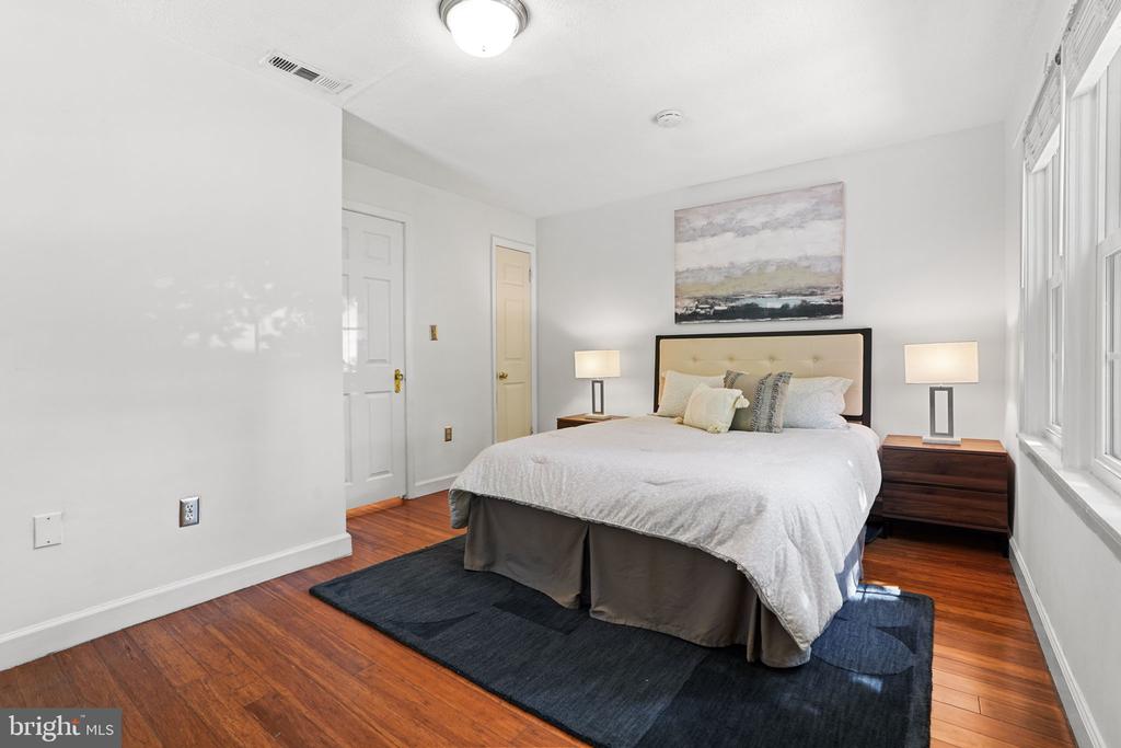 704 S ARLINGTON MILL DRIVE Unit: 17302