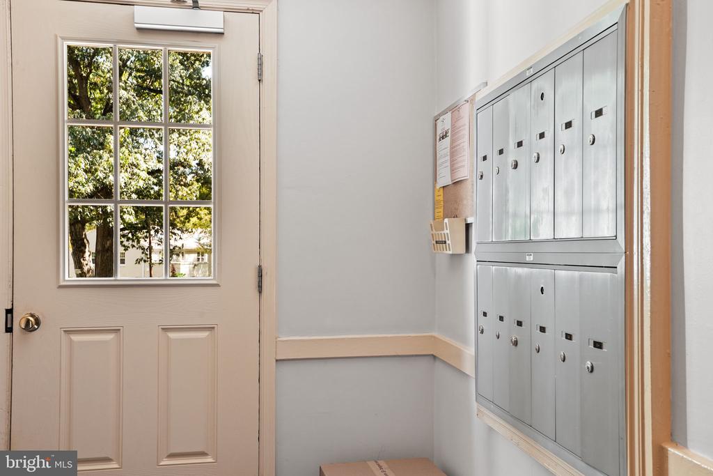 704 S ARLINGTON MILL DRIVE Unit: 17302