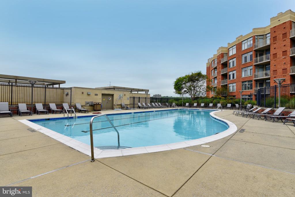 3600 S GLEBE ROAD Unit: 417W