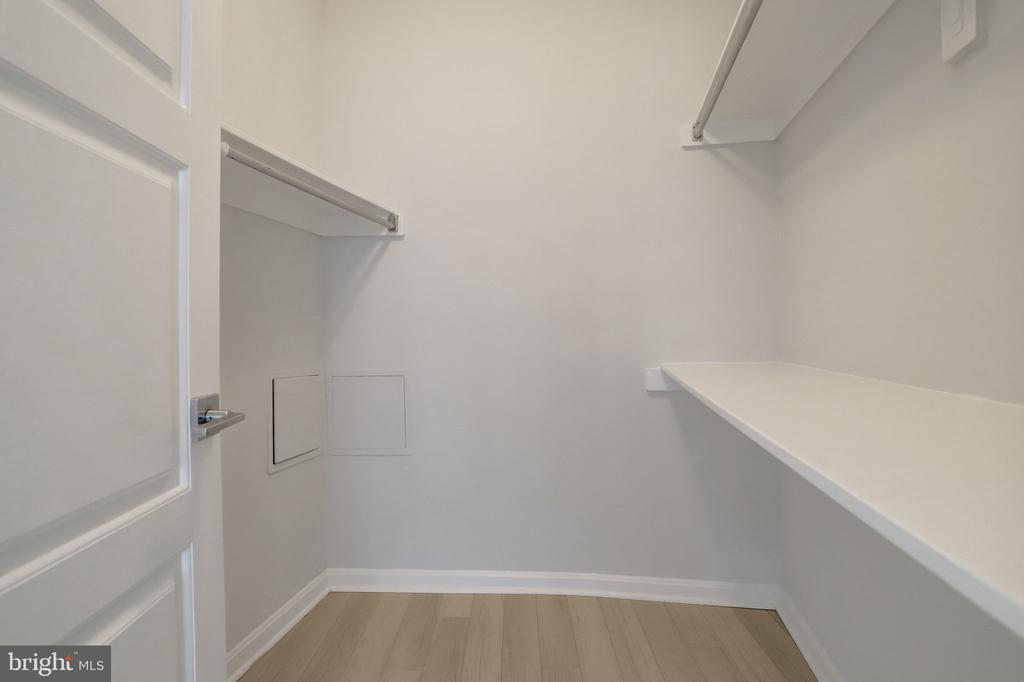 1300 CRYSTAL DRIVE Unit: 601S
