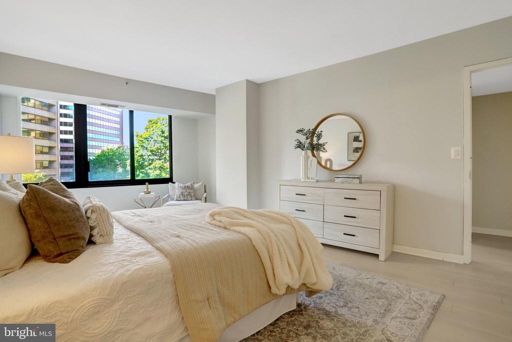1300 CRYSTAL DRIVE Unit: 601S