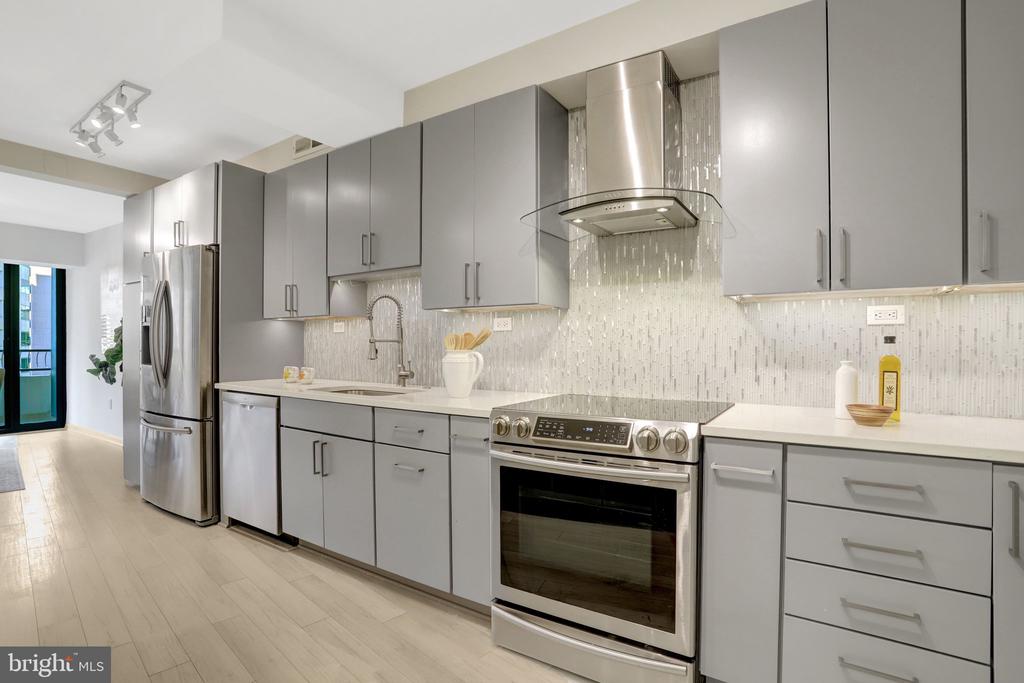 1300 CRYSTAL DRIVE Unit: 601S