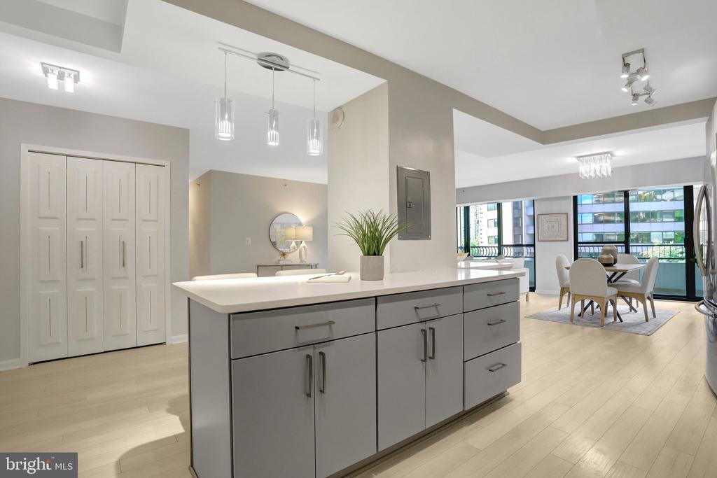 1300 CRYSTAL DRIVE Unit: 601S