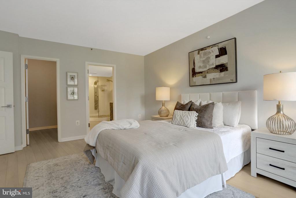1300 CRYSTAL DRIVE Unit: 601S