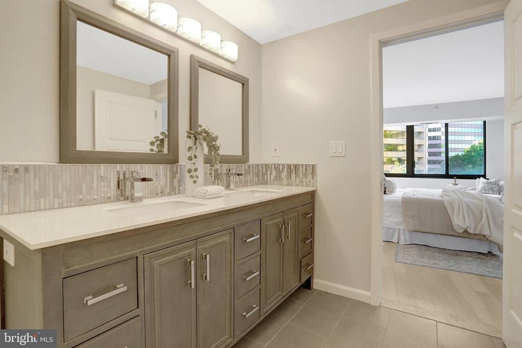 1300 CRYSTAL DRIVE Unit: 601S
