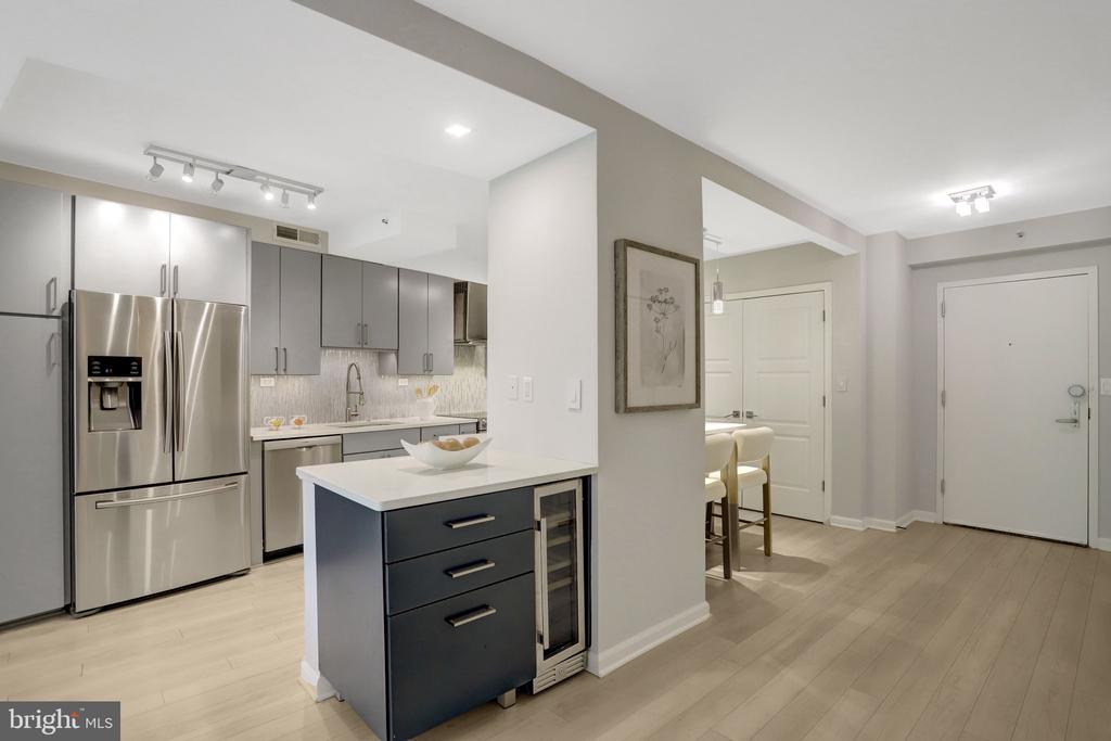 1300 CRYSTAL DRIVE Unit: 601S