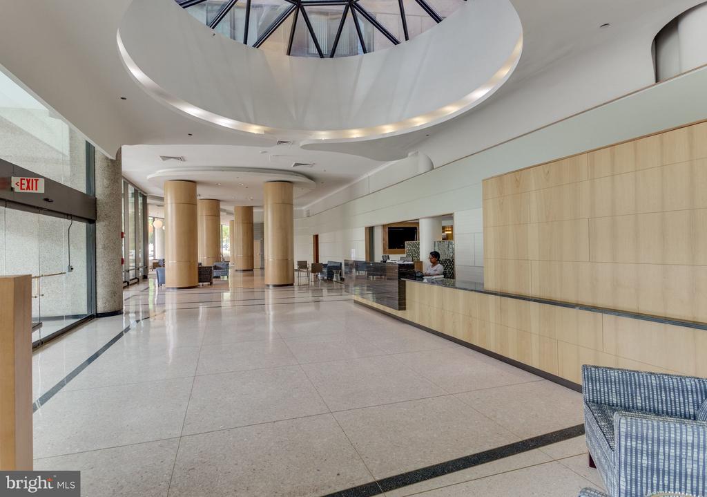 1300 CRYSTAL DRIVE Unit: 601S