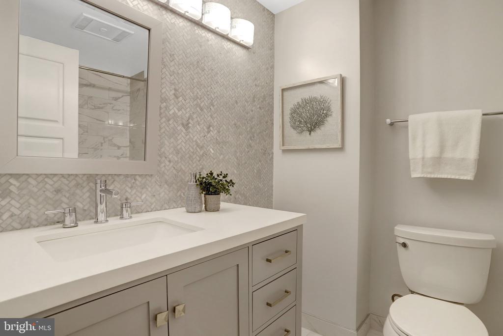 1300 CRYSTAL DRIVE Unit: 601S
