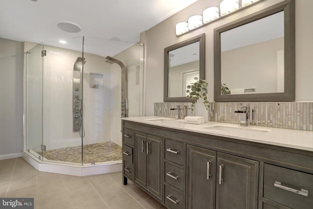 1300 CRYSTAL DRIVE Unit: 601S