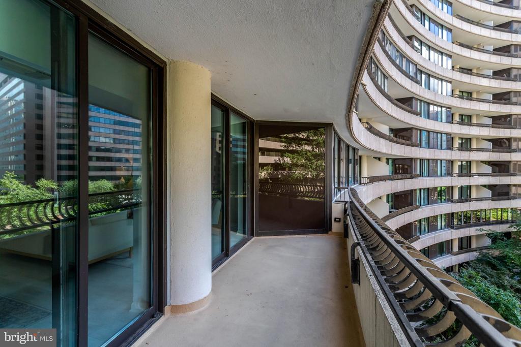 1300 CRYSTAL DRIVE Unit: 601S