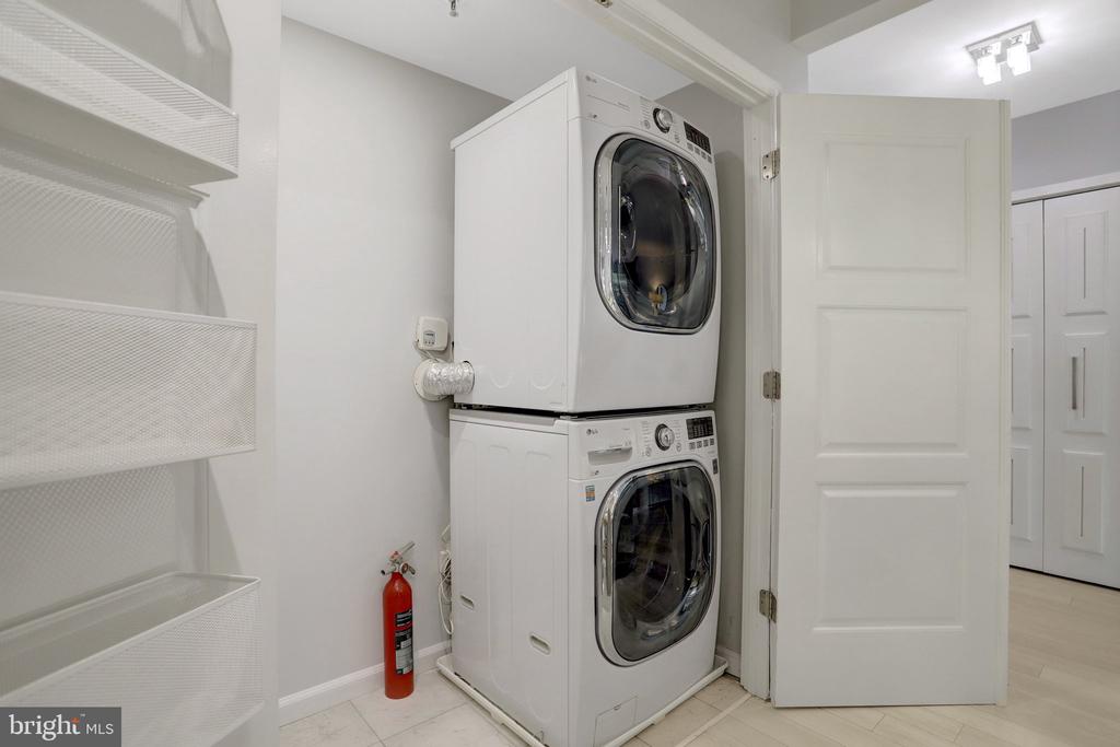 1300 CRYSTAL DRIVE Unit: 601S