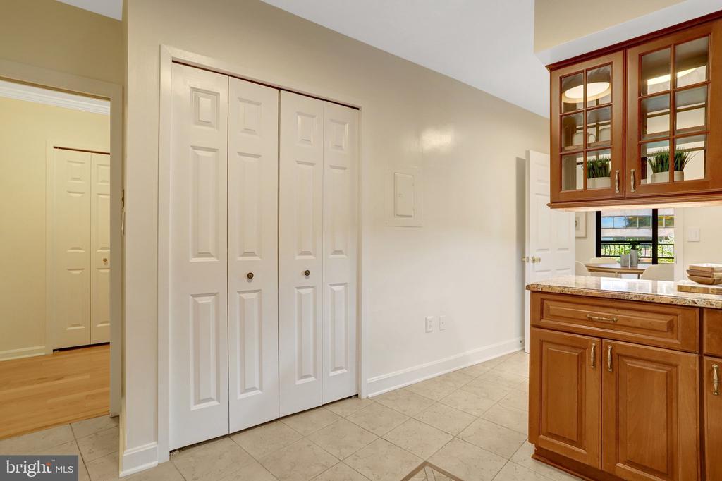 1300 CRYSTAL DRIVE Unit: 401S