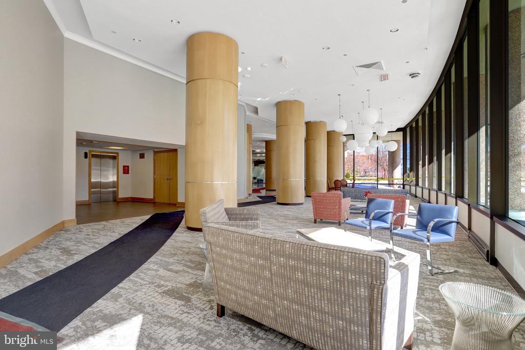 1300 CRYSTAL DRIVE Unit: 401S