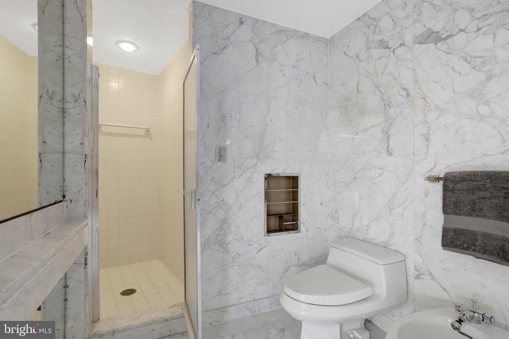 1300 CRYSTAL DRIVE Unit: 401S