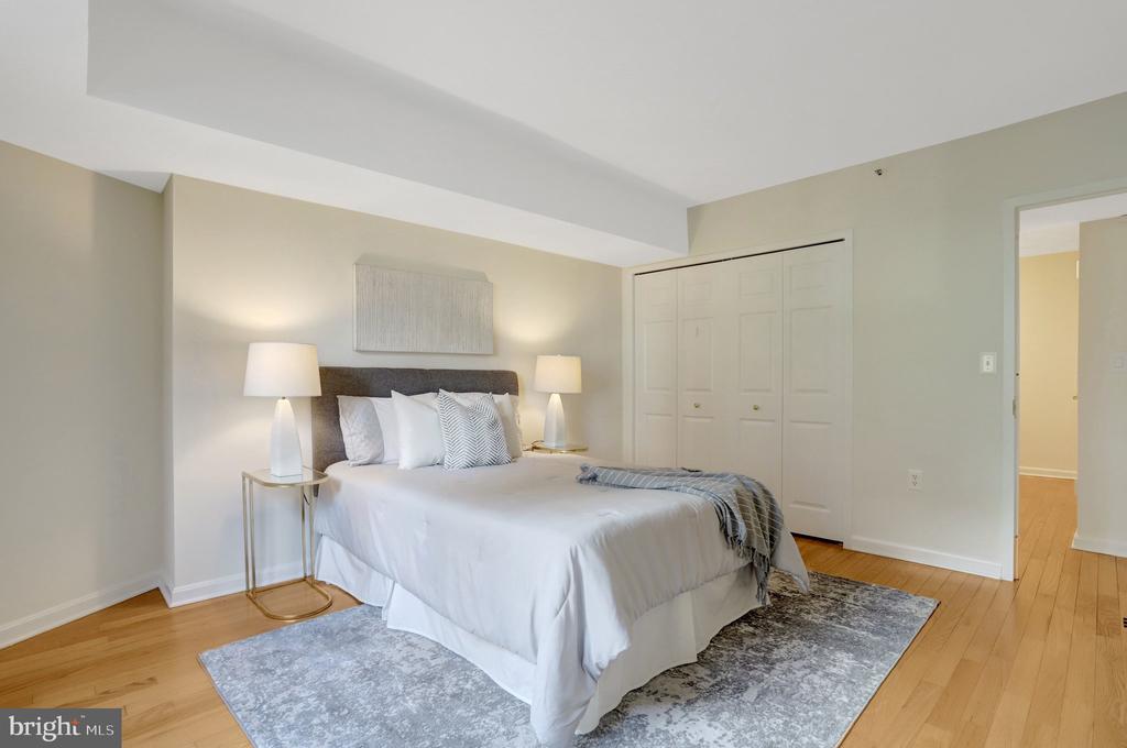 1300 CRYSTAL DRIVE Unit: 401S