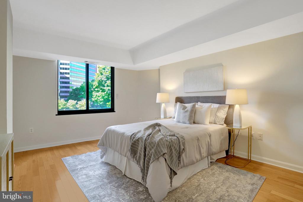 1300 CRYSTAL DRIVE Unit: 401S