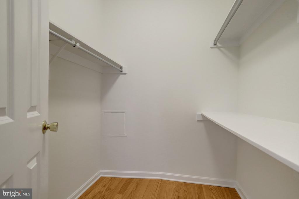 1300 CRYSTAL DRIVE Unit: 401S