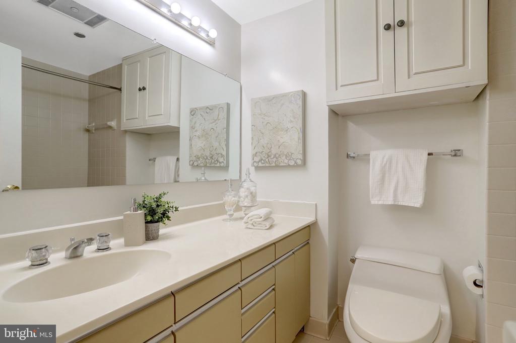 1300 CRYSTAL DRIVE Unit: 401S