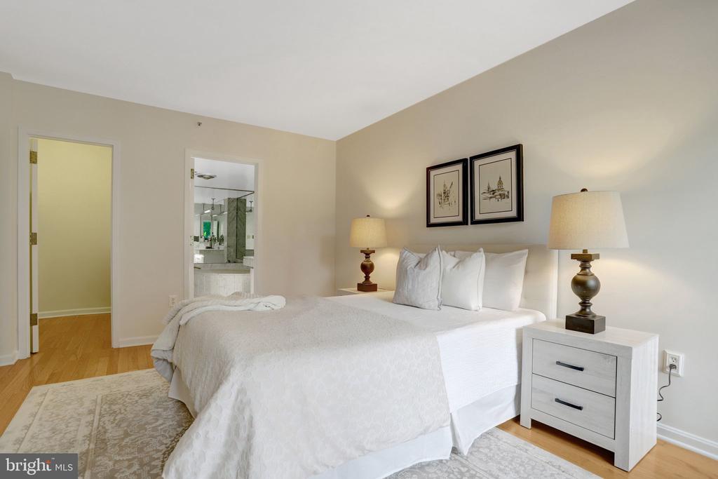1300 CRYSTAL DRIVE Unit: 401S